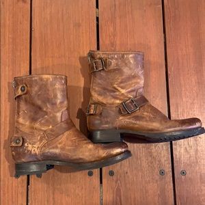 Frye Short Veronica Back zip boot